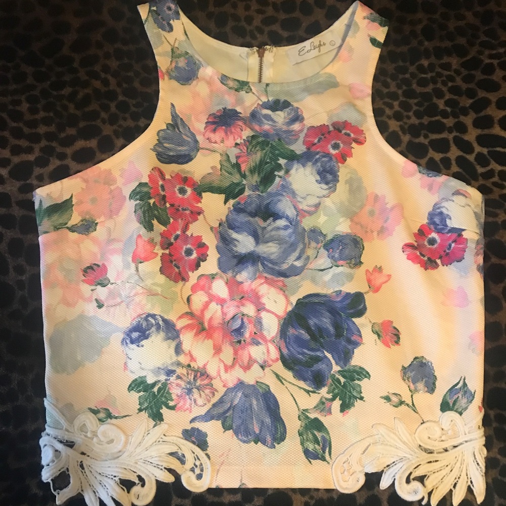 E.Leigh's Large floral boutique style crop top!!
