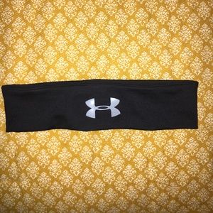 Black Under Armour head band
