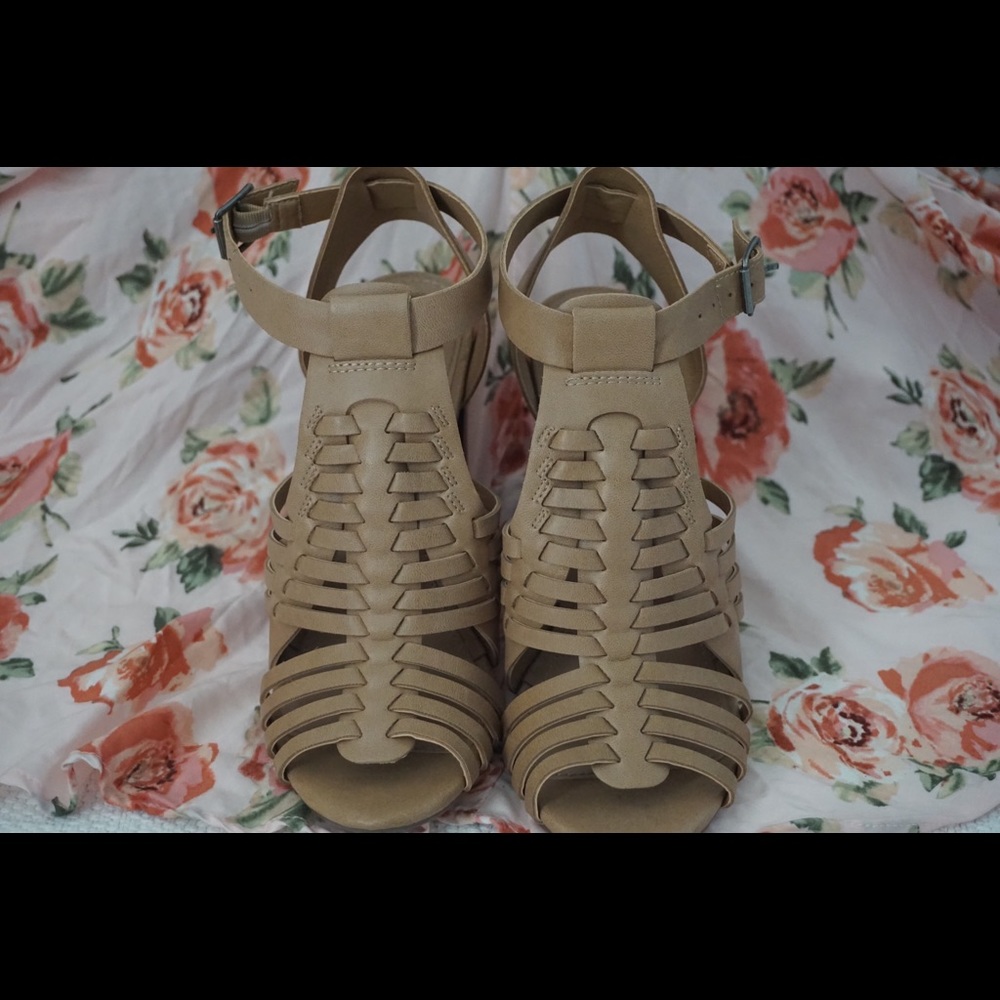 | MERONA | tan strappy heels
