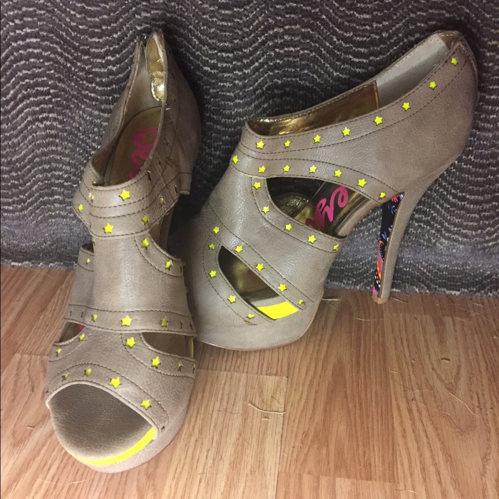 Authentic betsyville heels