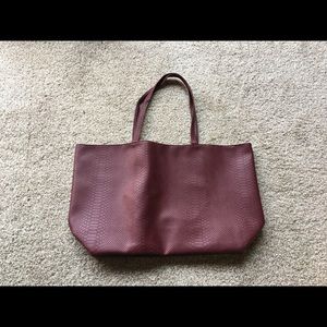 New large Bloomingdale's burgundy tote