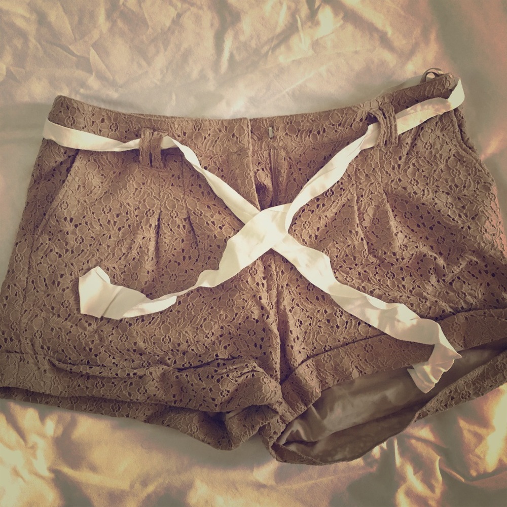 Anne Klein lace detail shorts
