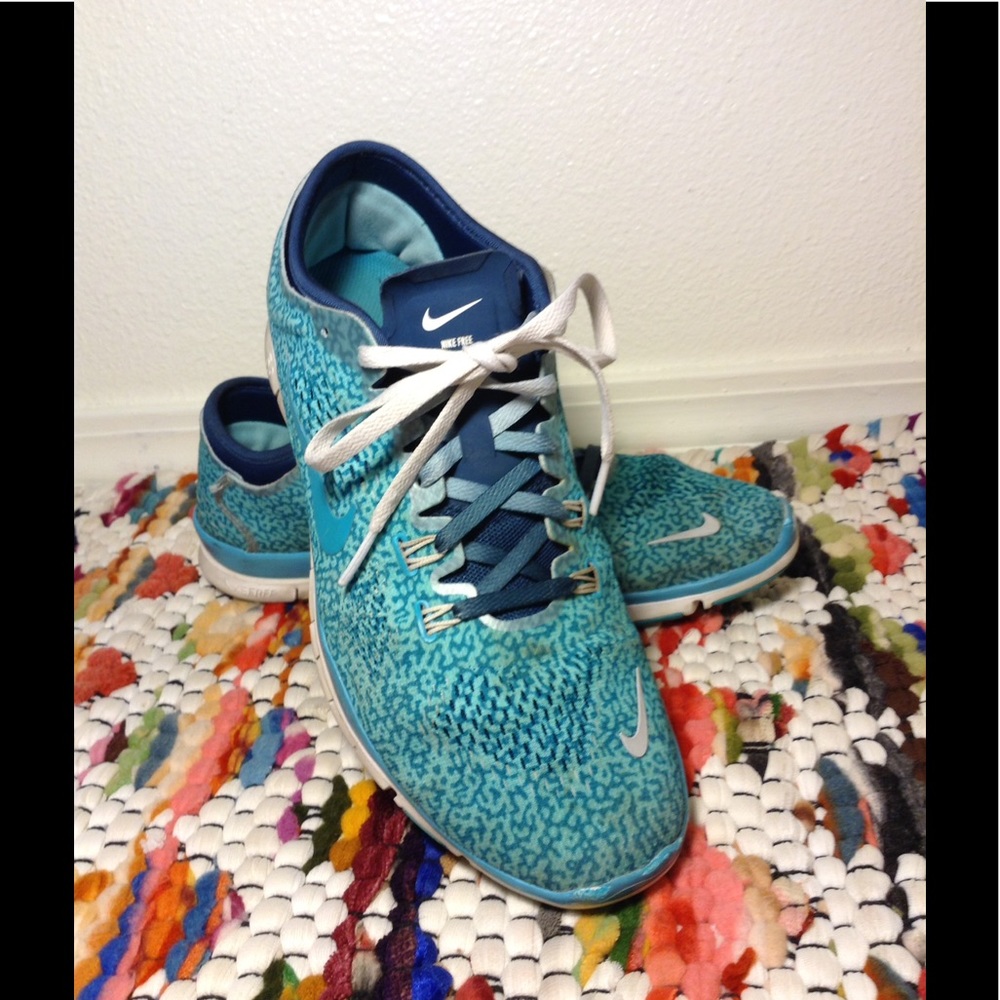 Blue printed Nike free 5