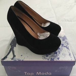 black wedges