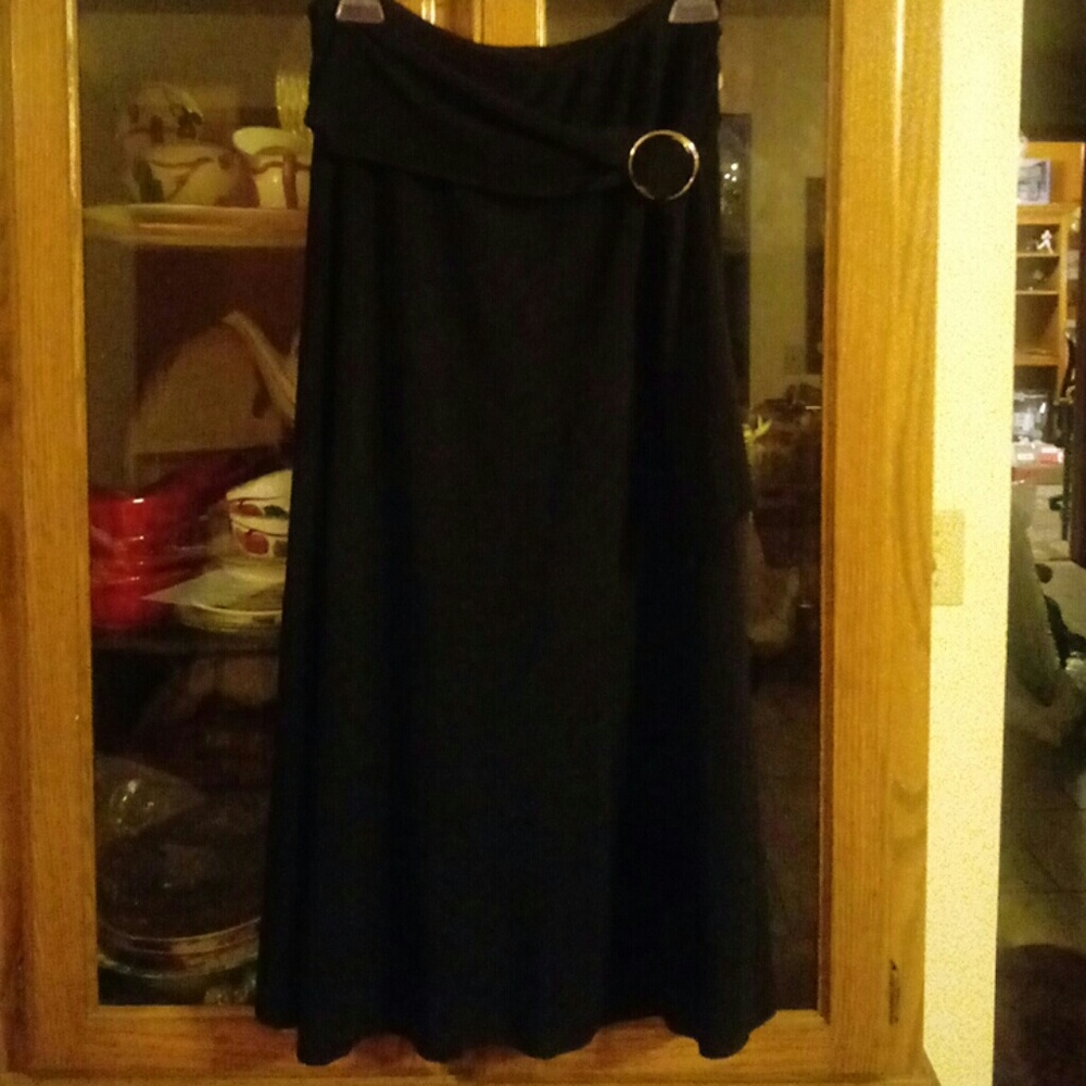 Stylish black knit skirt