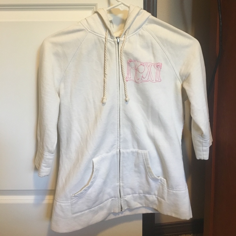 White quarter sleeve jacket.