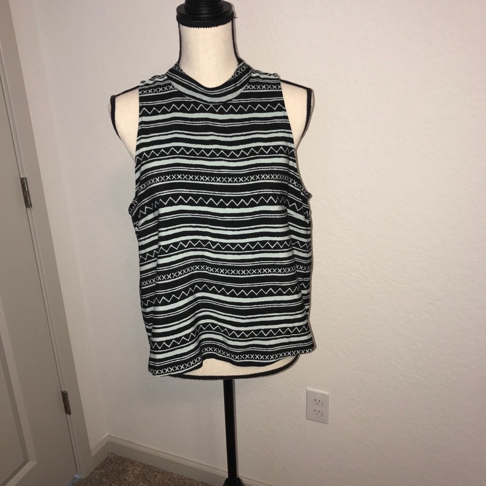 BEAUTIFUL BCBG OPEN BACK SHIRT!