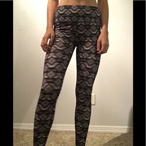Patterned yoga pants