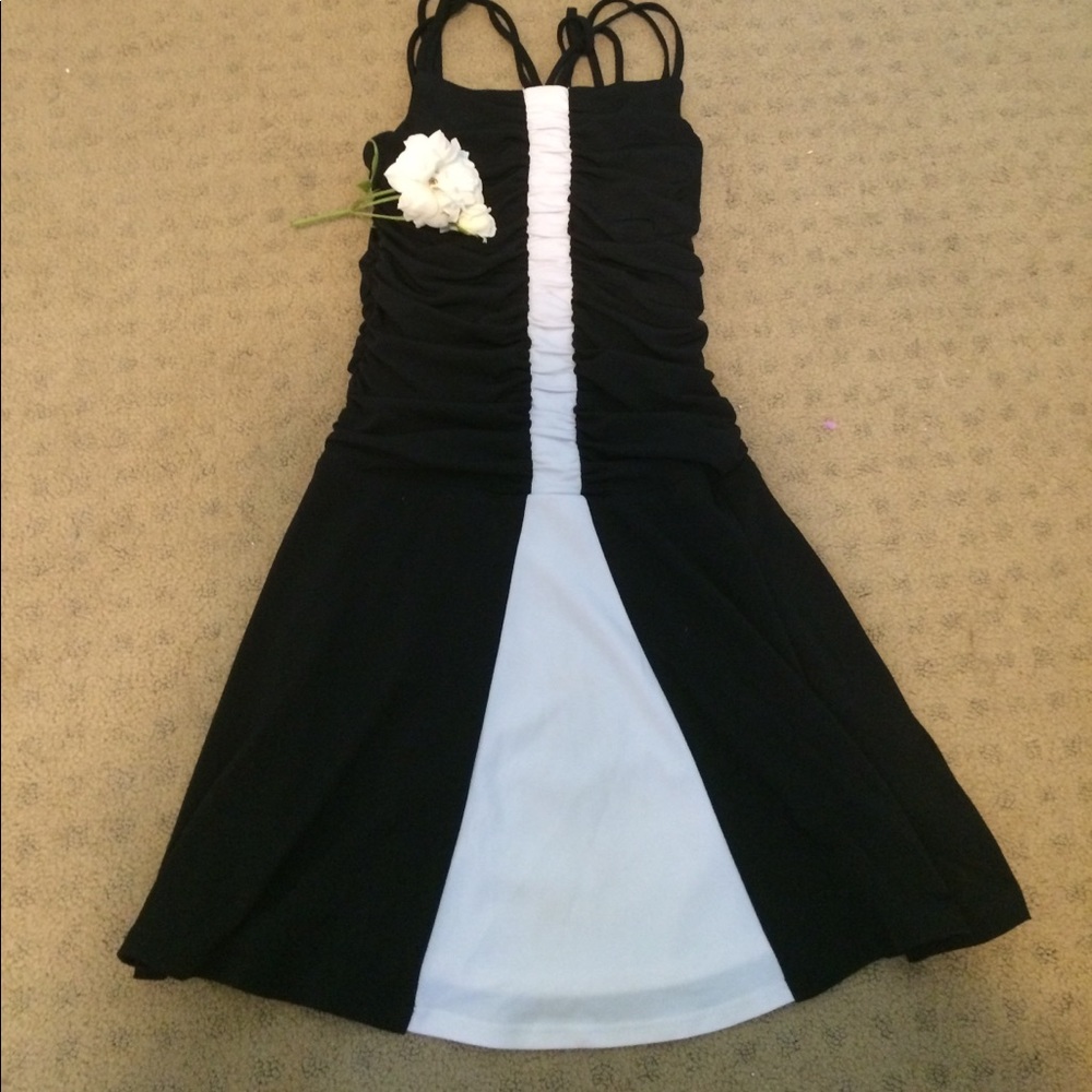 A black and white formal dress❤️