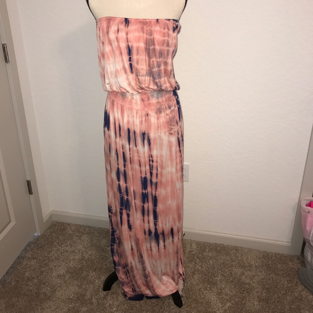 BEAUTIFUL MAXI DRESS SIZE SMALL!