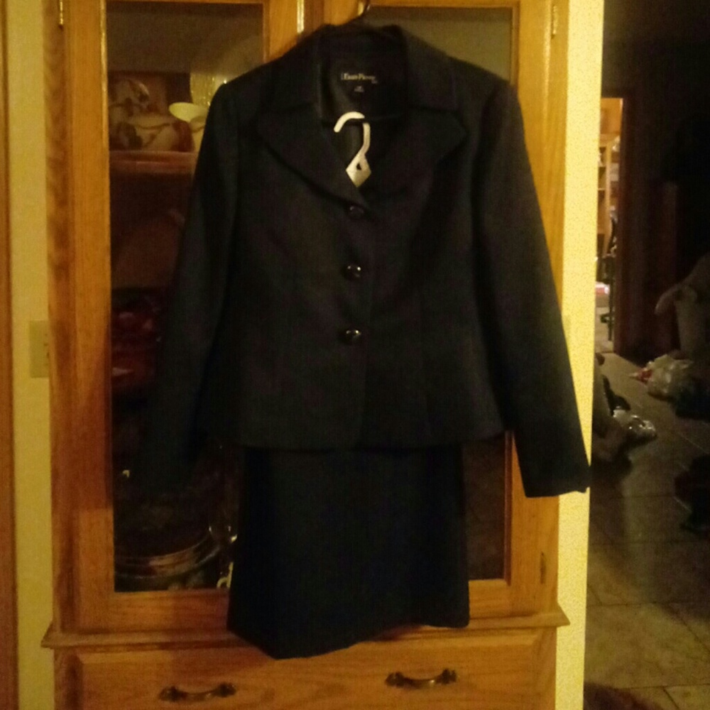 Lined Navy Blue Evan Picone suit