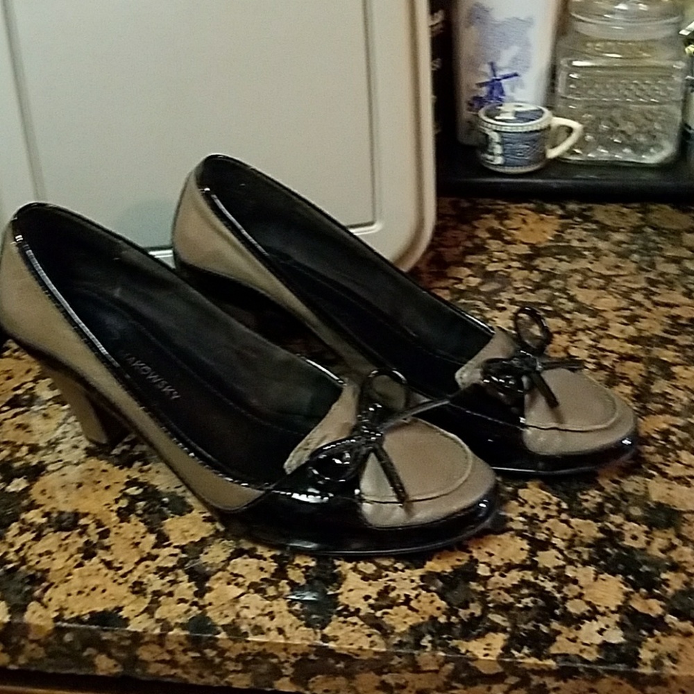 Shoes patent leather taupe black hand stiches