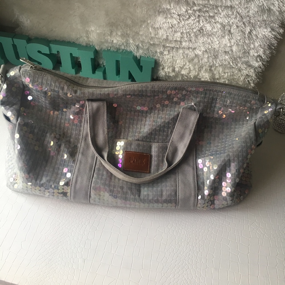🎀 Pink by V secret duffle bag 🎀