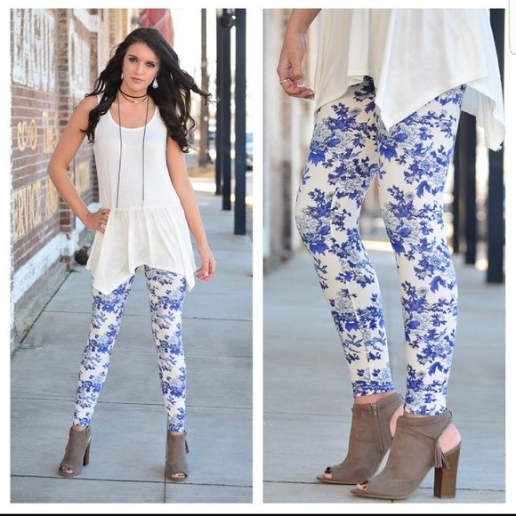 🎉HP🎉Floral Print Leggings!! - Picture 2 of 2