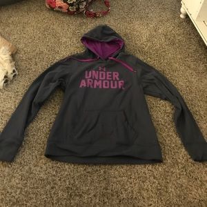 Woman's under armour sweatshirt