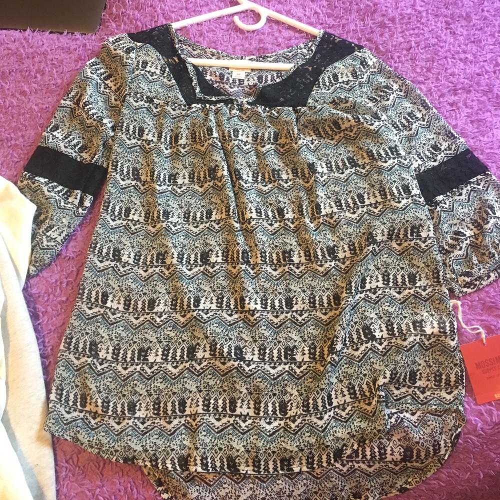 Blue and black printed 3/4 sleeves shirt.
