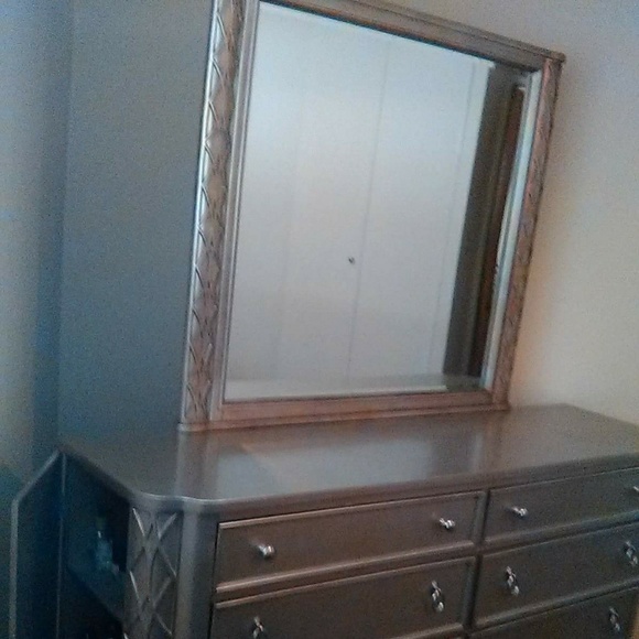 Queen size bed with dresser and mirror - Picture 1 of 5