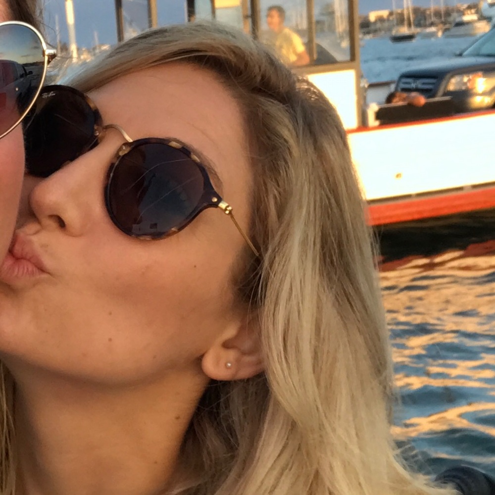 Meet your Posher, Desiree