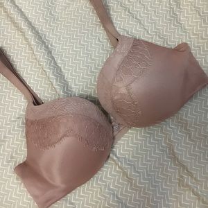 Very sexy so obsessed Victoria Secret bra