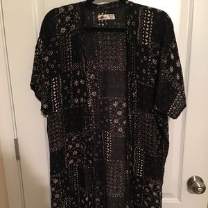 Cardigan with fringe at the bottom