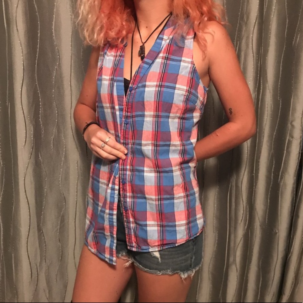 sleeveless flannel shirt