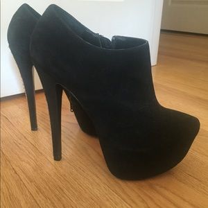 Steve Madden Suede Booties