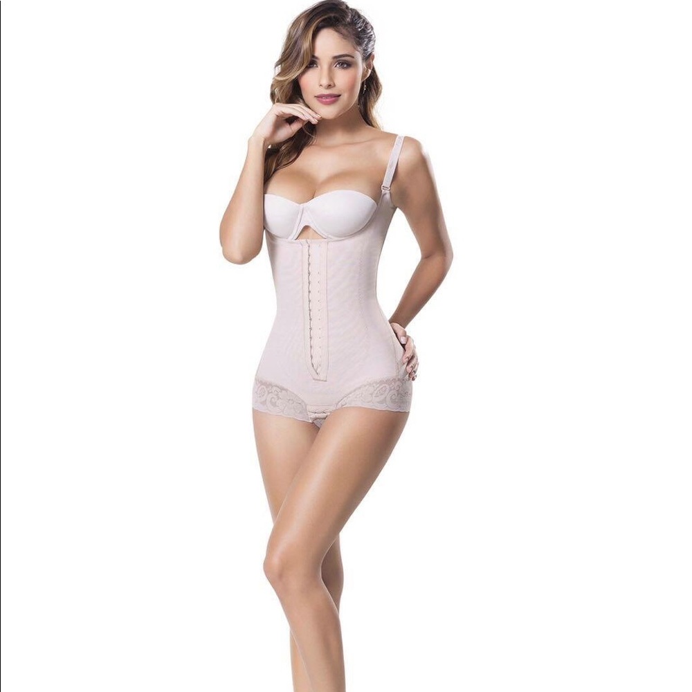 💯 percent Colombian Shapewears with vitamin E