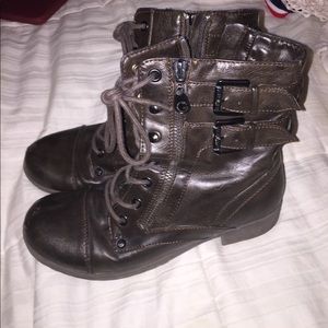 Combat boots