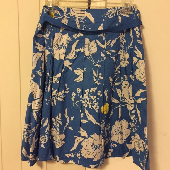 Old Navy floral knee length skirt size 6 - Picture 4 of 8