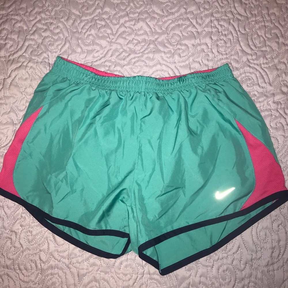 NIKE SHORTS