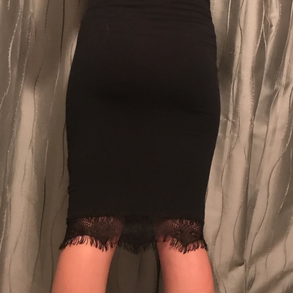 black volcom pencil skirt