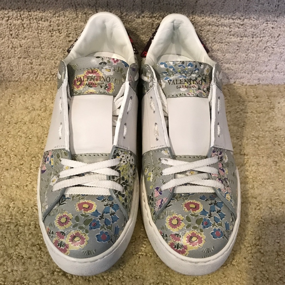Valentino sneaker size 6. 100% authentic.