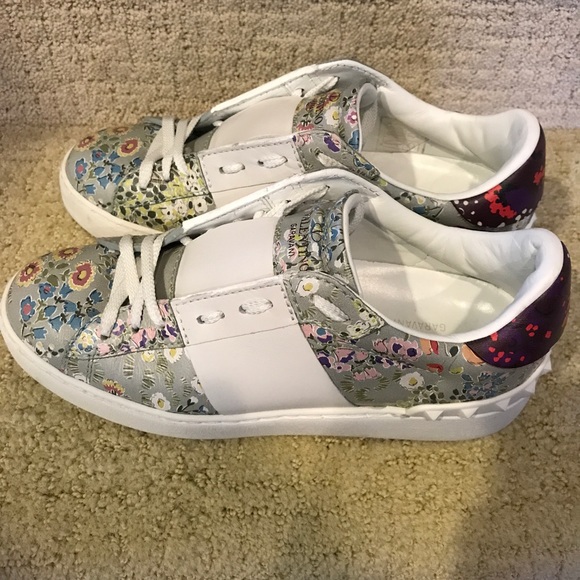 Valentino sneaker size 6. 100% authentic. - Picture 2 of 6