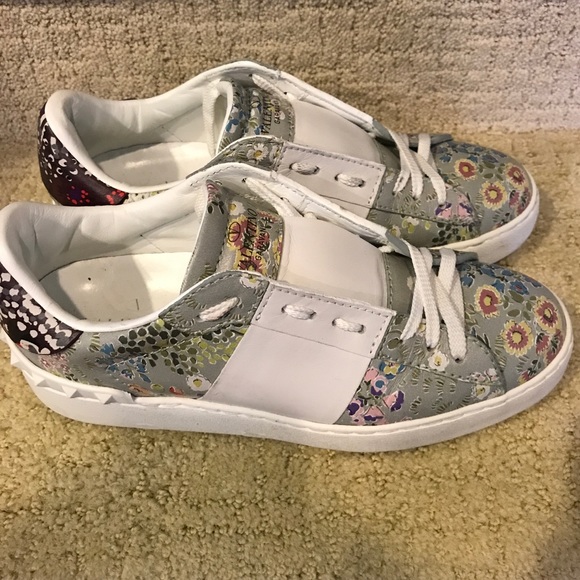 Valentino sneaker size 6. 100% authentic. - Picture 4 of 6