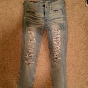 AMERICAN EAGLE RIPPED JEANS