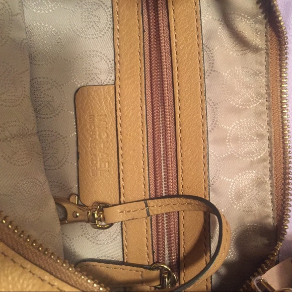 Authentic Michael Kors long strap Hobo bag - Picture 4 of 8