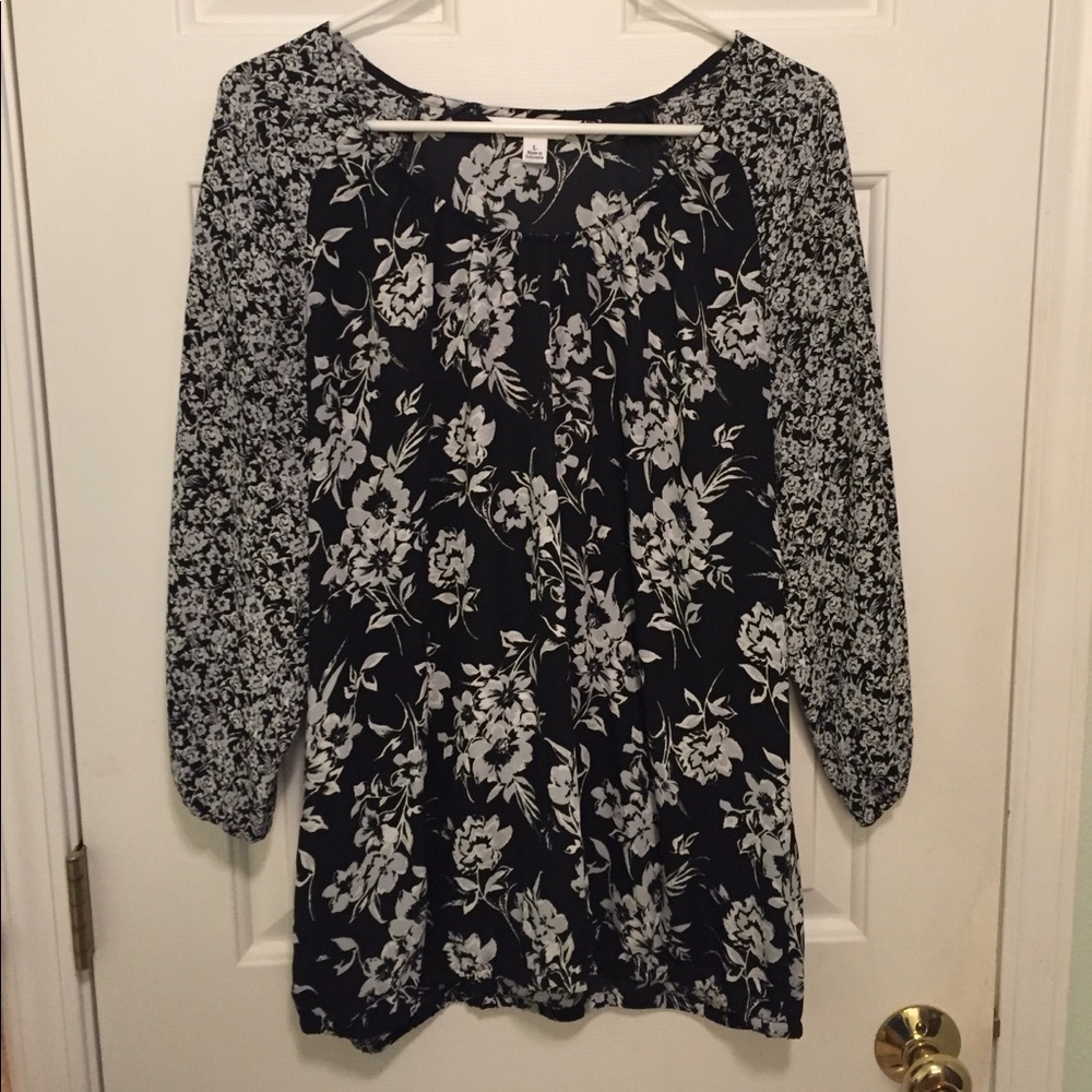 FINAL PRICE DROP- Final 7 days!black and white top