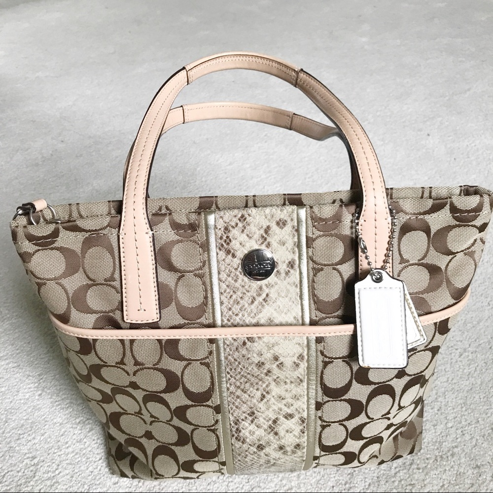 COACH HANDBAG