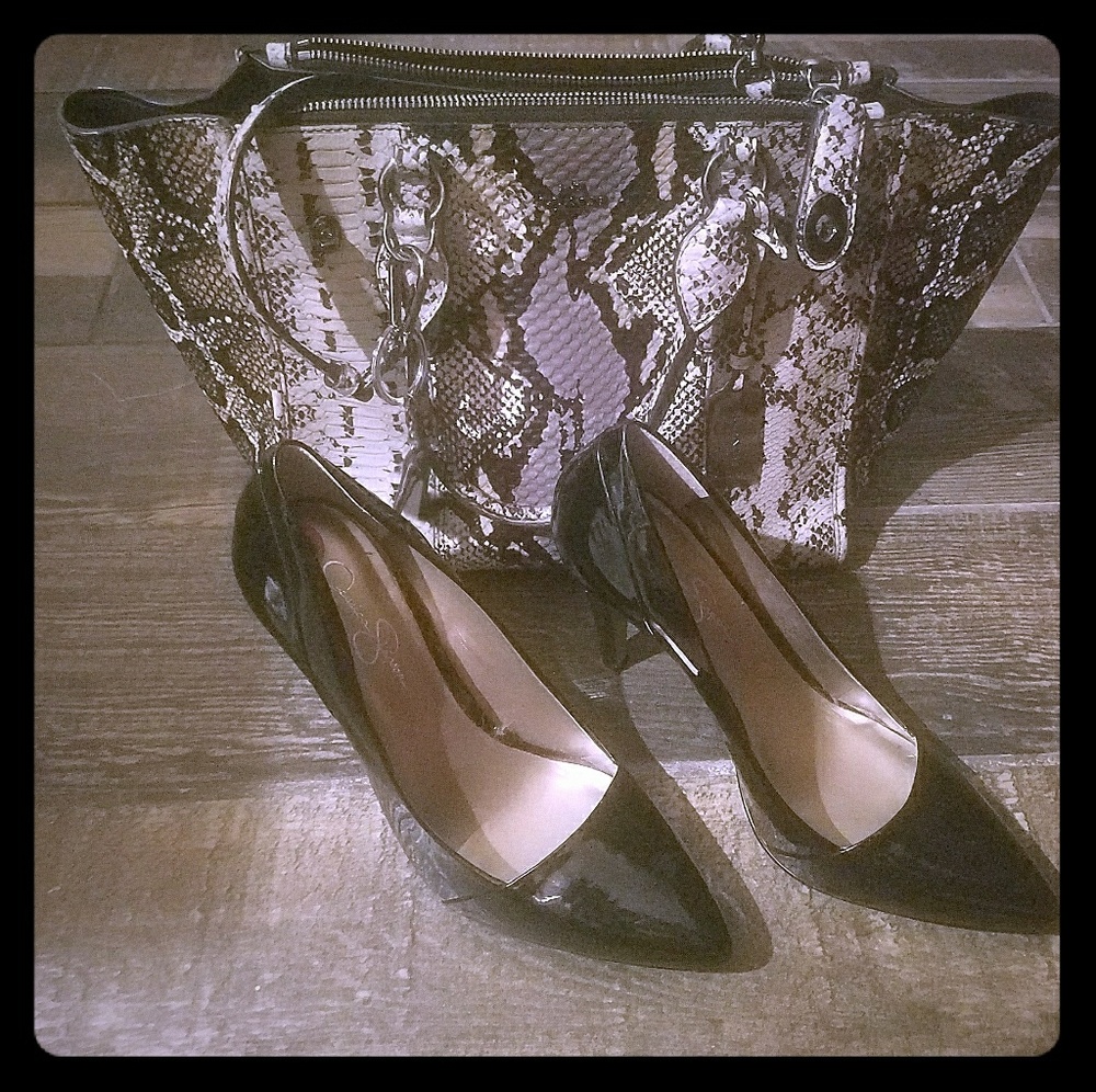 SoldCassani by Jessica Simpson Black Classic Pump