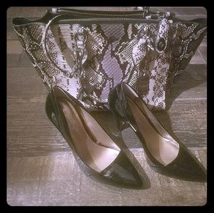 SoldCassani by Jessica Simpson Black Classic Pump