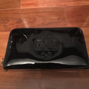 Tory Burch patent leather continental wallet