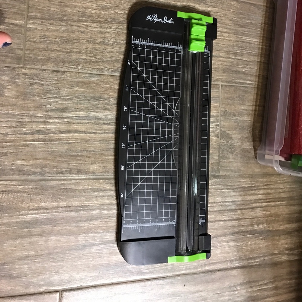 Paper cutter