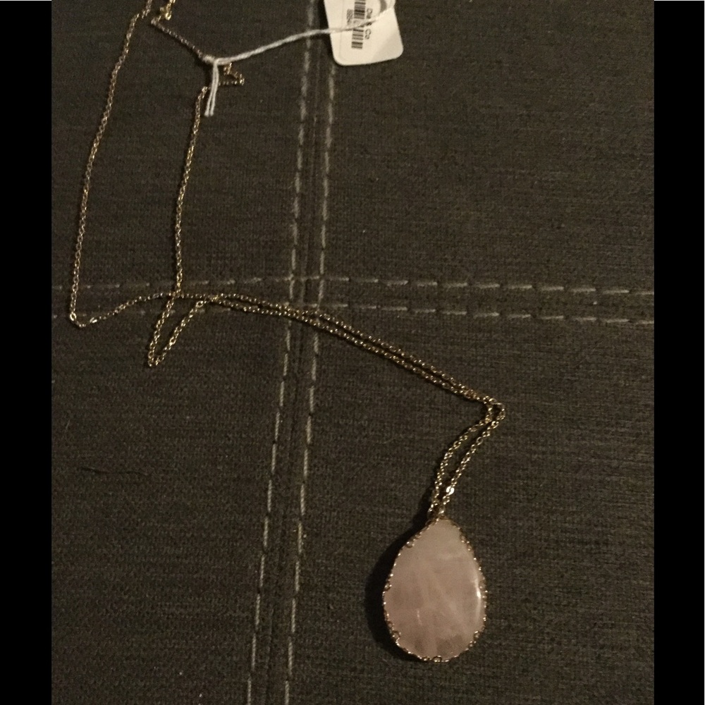 Long necklace with pink stone