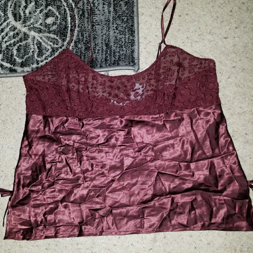 Kathy Ireland maroon camisole.L