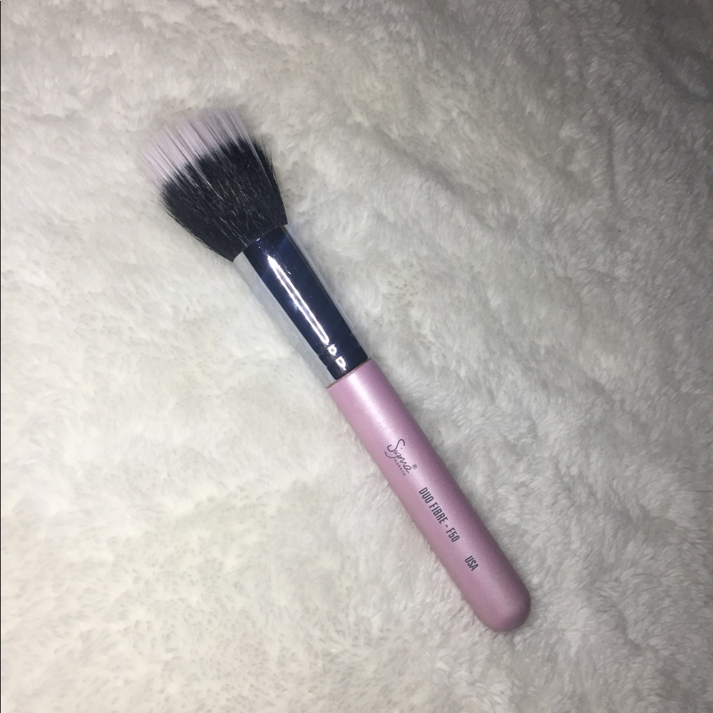 Sigma Duo Fibre Brush 💜 F50