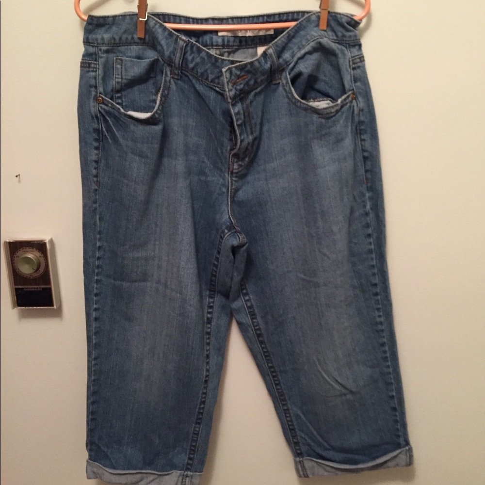 DKNY size 14 capris.
