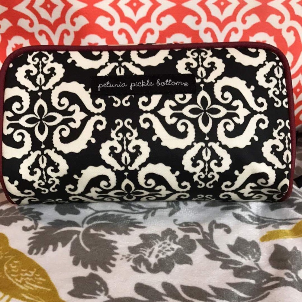 Petunia Pickle Bottom Powder Room Case - Glazed