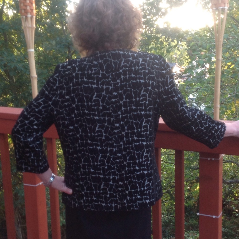 Beautiful blazer - Picture 3 of 5