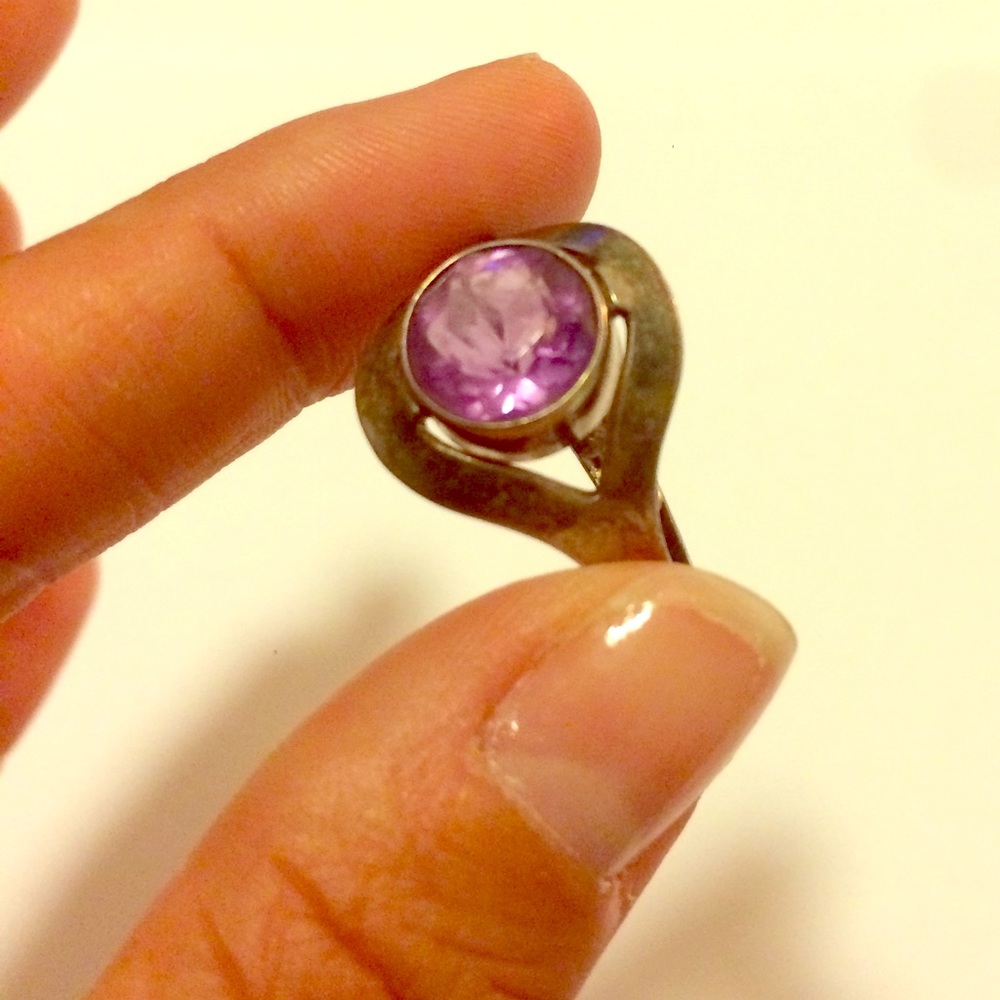 Beautiful Amethyst inspired sterling silver ring - Picture 1 of 5