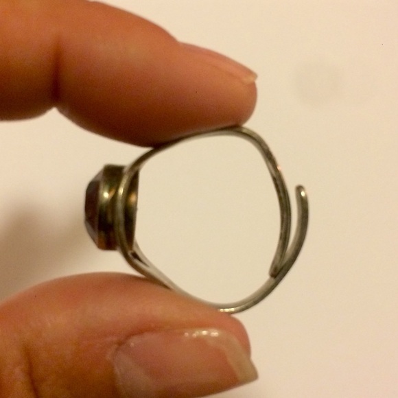 Beautiful Amethyst inspired sterling silver ring - Picture 3 of 5